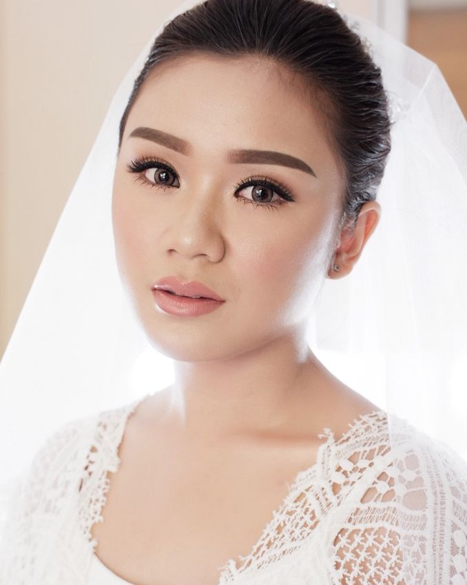 Here's How To Make Up The Bride's Face